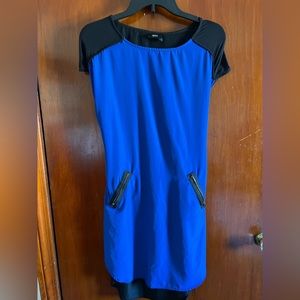 Target / Mossimo / Blue and Black Dress with zip pockets / good condition